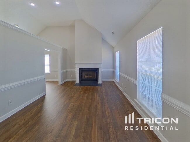 Photo - 717 Forest Valley Ln