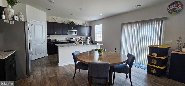 Photo - 124 Clerkenwell Dr