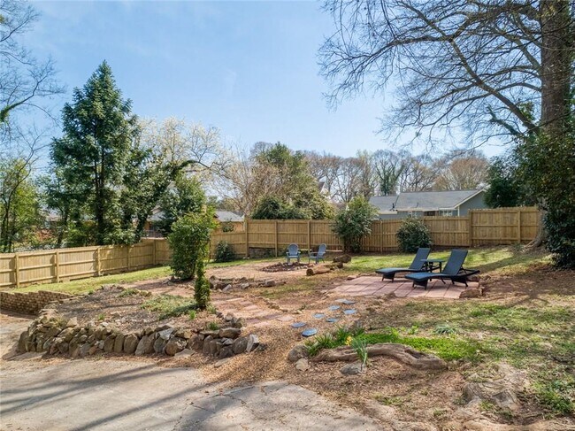 Photo - 444 Shannon Dr SW