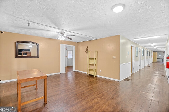 Photo - 492 Pine Rd