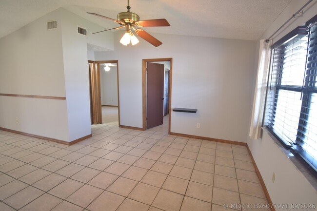 1102 SW Hibiscus St