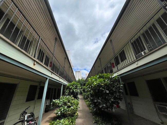 Photo - Waikiki - Ohua Gardens studio available now! Unidad 210