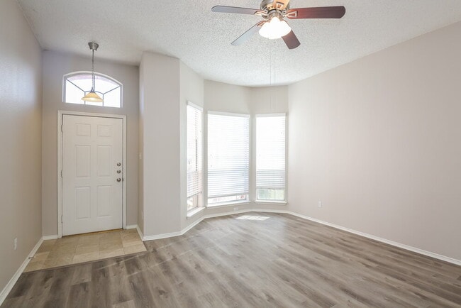 Photo - 1511 Springwood Dr