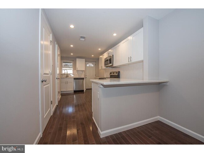 Photo - 437 Greenwich St