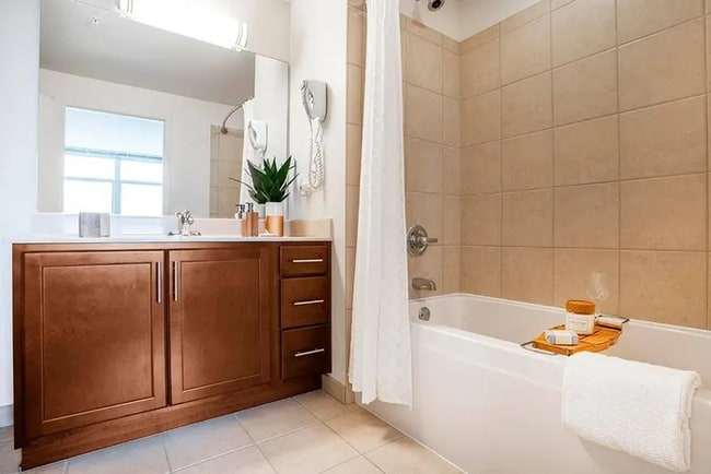 Photo - 550 W Kinzie St