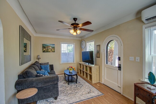 Photo - 326 N 12th St