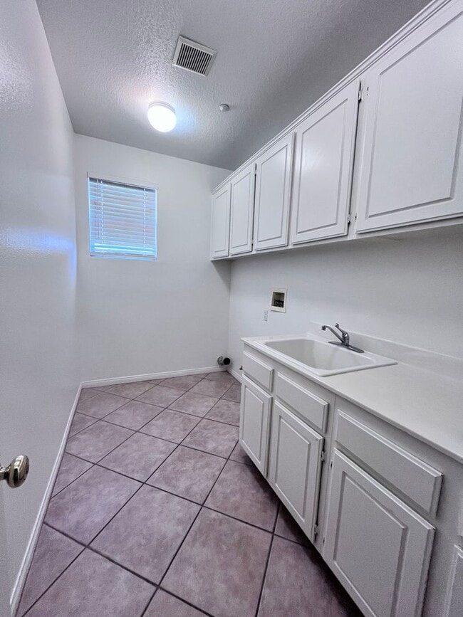 11811 Columbia Ct