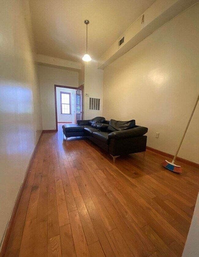 25 Beaver St Apartments Unit 2L Brooklyn, NY