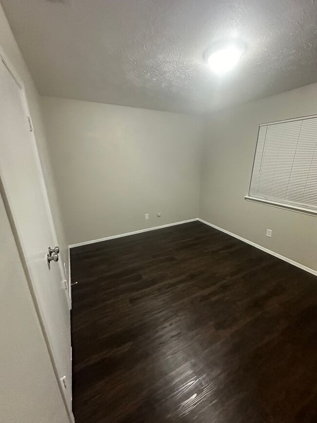 Photo - 667 Edgeglen Dr