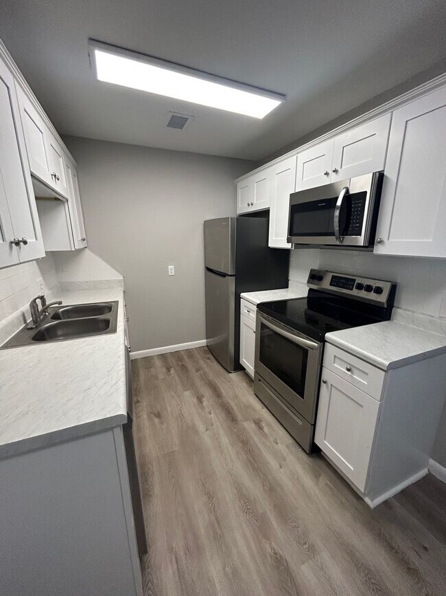 Building Photo - Built for Living. Designed for You. Unit B8