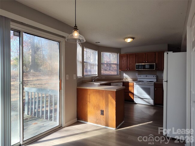 Photo - 10000 Dunfries Rd