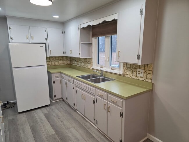 Photo - Available Now Great 3 Bedroom Ranch Home Close To Everything!