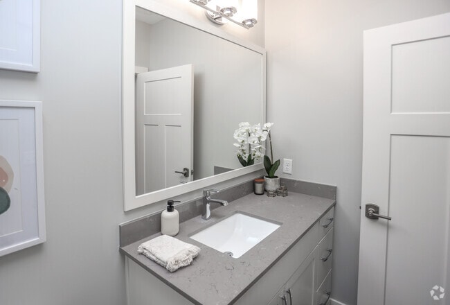 2BR, 2BA - 975 SF
