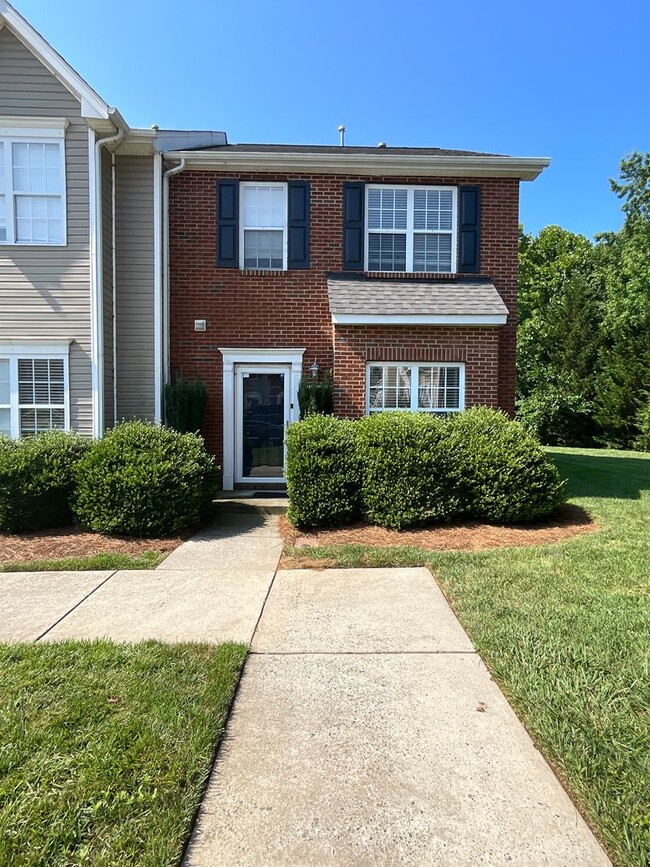 Building Photo - 812 Brittany Way Rental