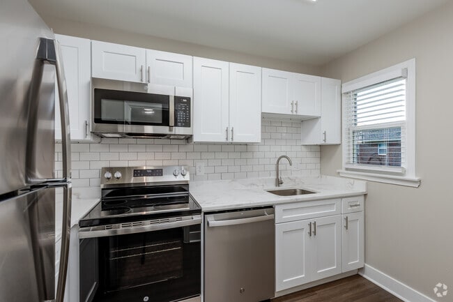 1BR, 1BA - 710SF - Kitchen
