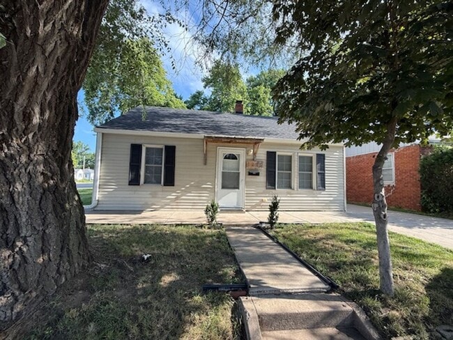 Building Photo - Renovated Single Family Home!