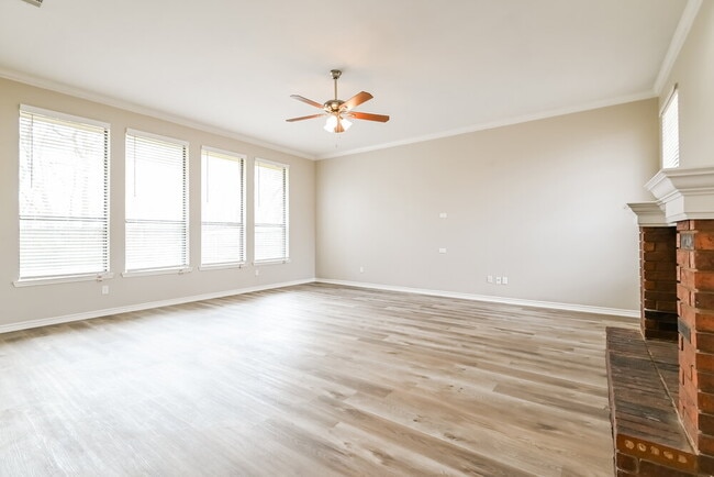 Photo - 864 Woodridge Dr