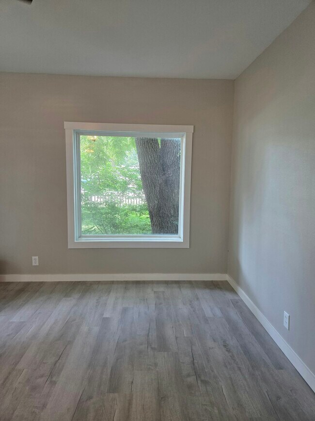 621-621 W Grove Ave