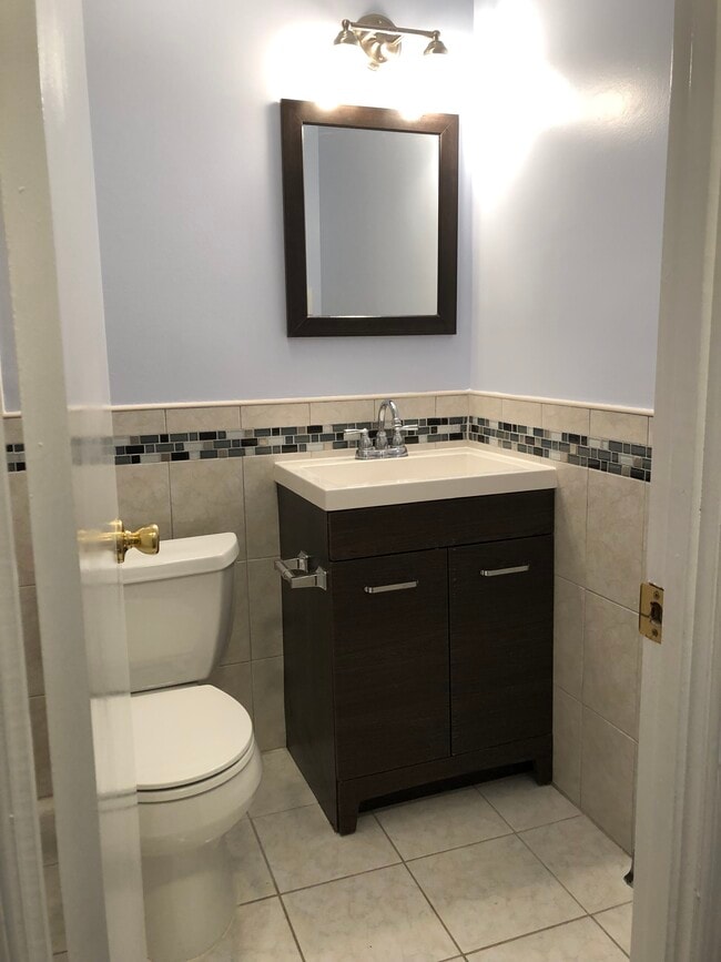 2nd Bath - sink - 3766 Persimmon Cir Unit Condo