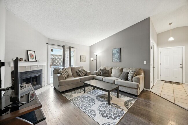 Photo - 972 Columbine Ave