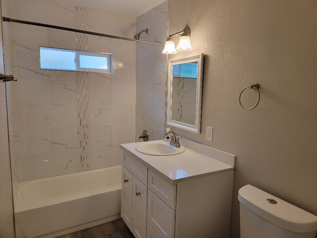 Photo - 3 BEDROOM**UPGRADES*CLOSE TO AREA SCHOOLS ...