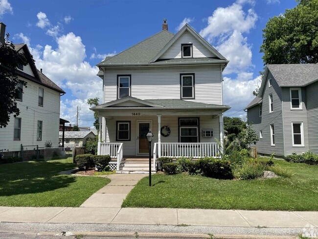 Building Photo - 1440 W 14th St Rental