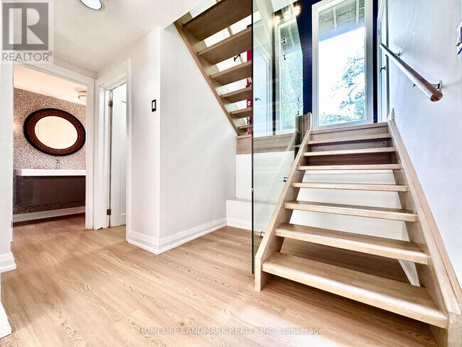 Photo - 1319 Cumnock Crescent
