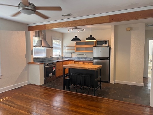 Kitchen - 1569 Palm Ave