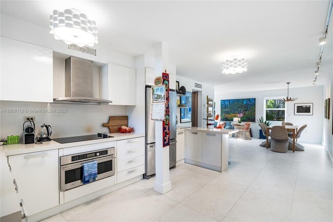 Building Photo - 61 Collins Ave Unit 304 Rental