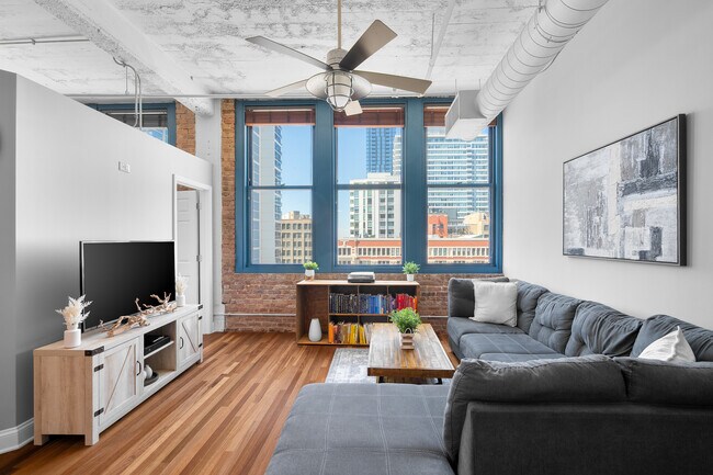 Photo - 124 W Polk St