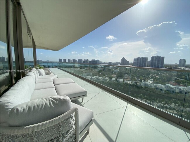 Photo - 18975 Collins Ave Unit 1005