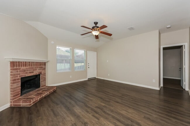 Photo - 573 Creekbend St