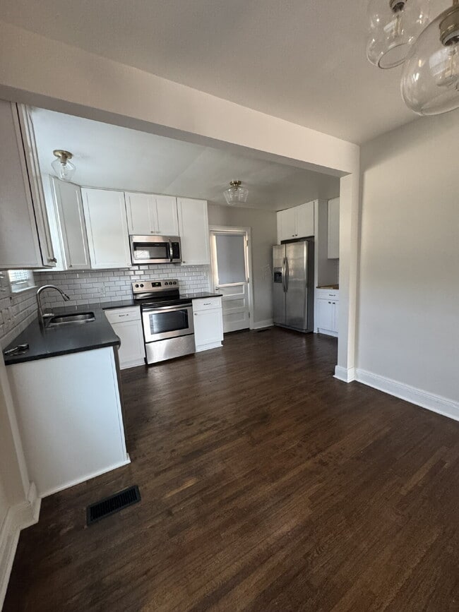 Photo - Charming 3 bedroom and 2 bathroom Cottage