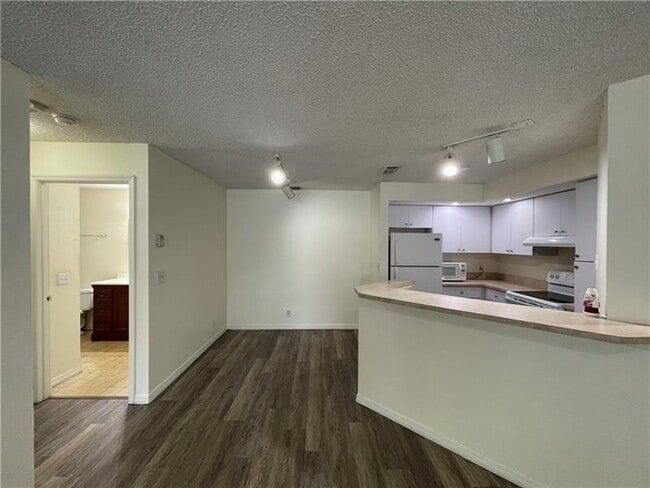 Photo - 3430 Pinewalk Dr N Unidad 613