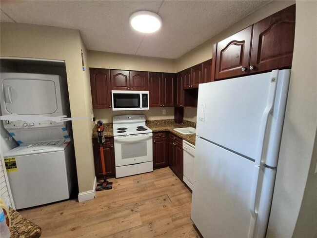 Building Photo - 6045 NW 186th St Unit #308
