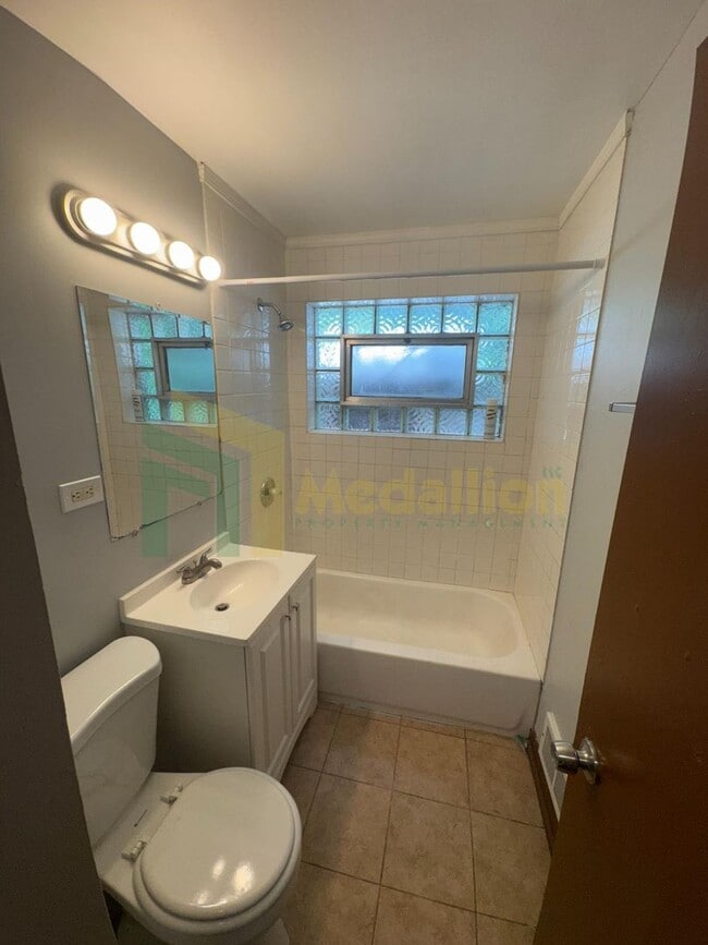 Photo - Brick Bungalow 4 bed 2 bath + Bonus area i...