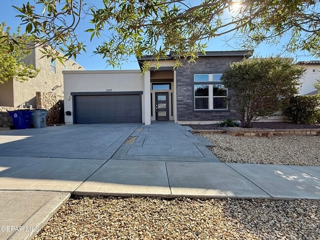 Building Photo - 1252 Desert Mirage Pl