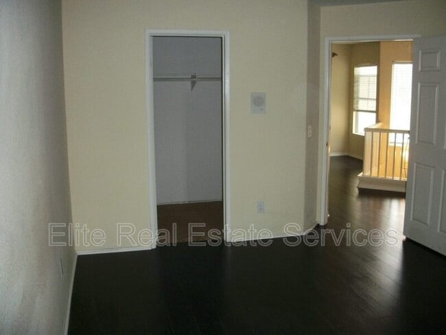 Photo - 1866 Via Capri St