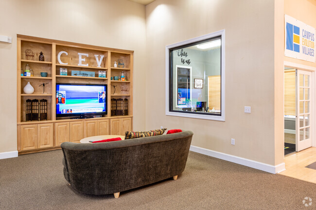 Clubhouse - Heights Ruston Apartments