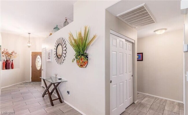 Photo - 5473 Green Palms St