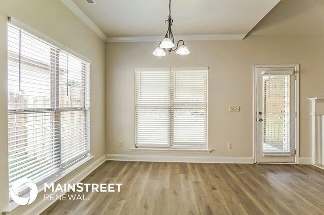 Photo - 108 Lorrin Ln