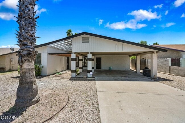 Building Photo - 531 W Emelita Ave Rental