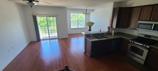 Photo - 408 Waterview Ct