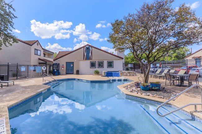 The Arts Apts At South Austin