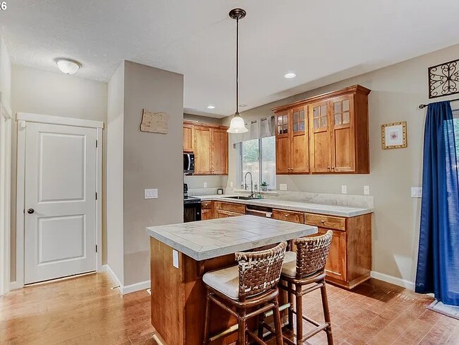 Photo - 179 Crestwood St