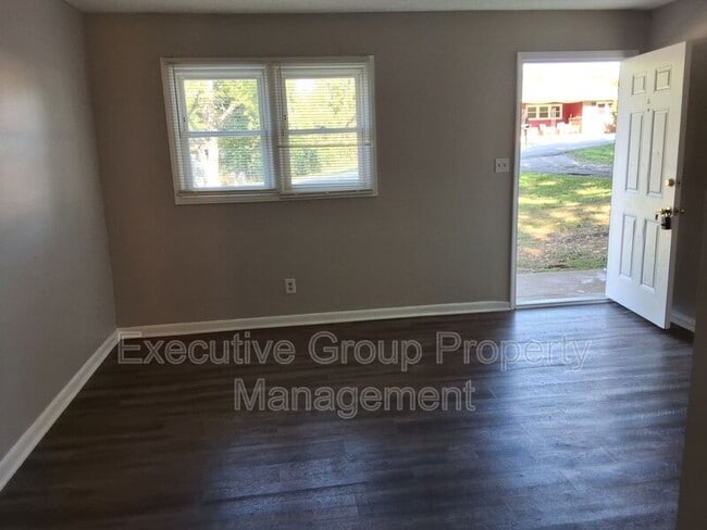 Photo - 1122 Evelyn Dr