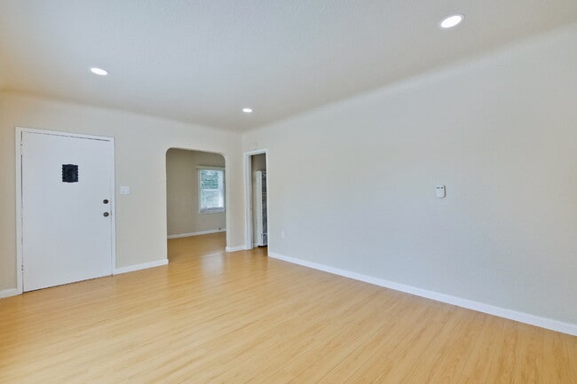Photo - Bright, Clean and Cozy 2BR, 1BA Single Fam...