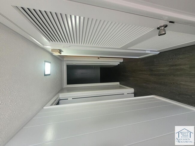 Photo - 315 Spring Dr