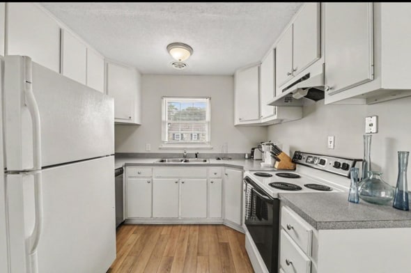 Building Photo - 874 Colony Dr Unit B27