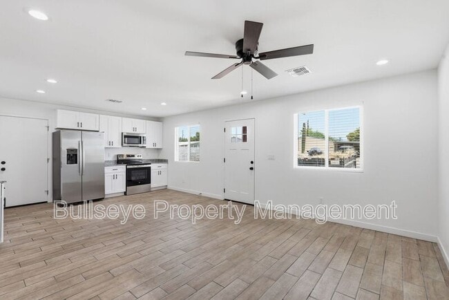 Photo - 428 S 97th Pl